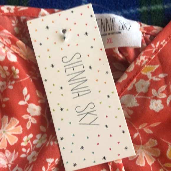 NWT Sienna Sky floral sleeveless top - Picture 2 of 4